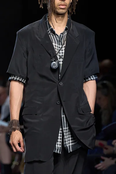 Look 18